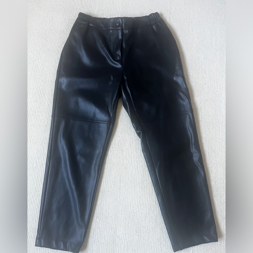 BLACK FAUX LEATHER PANTS 🖤